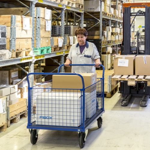 Kongamek Kastenwagen in blau 1020mm hoch mit MDF-Platte und 4 Gitterwänden, wahlweise mit Bremse