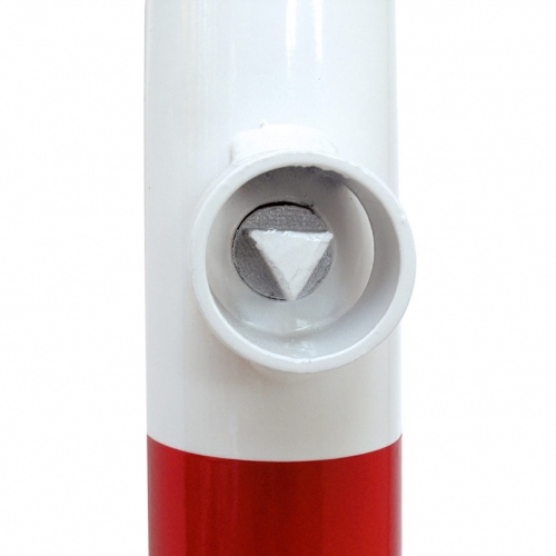 Schake Absperrpfosten umlegbar aus Stahlrohr verzinkt Ø60x2,5mm weiß mit rot reflektierenden Leuchtstreifen, Dreikantverschluss, Dübelbefestigung und Stahlkappe 900mm Überflur