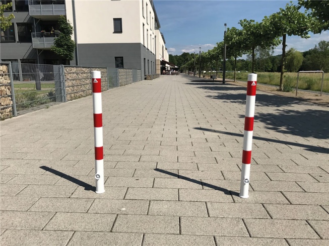Schake Absperrpfosten herausnehmbar aus Stahlrohr Ø60x2,5mm mit Stahlkappe und Profilzylinderschloss 900mm Überflur